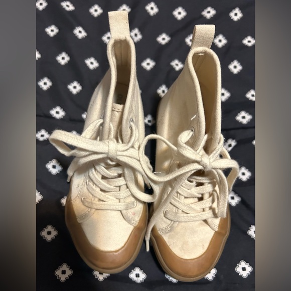 Old Navy toddlers cream colored high-top shoes w/ laces- size 12 - Picture 1 of 8